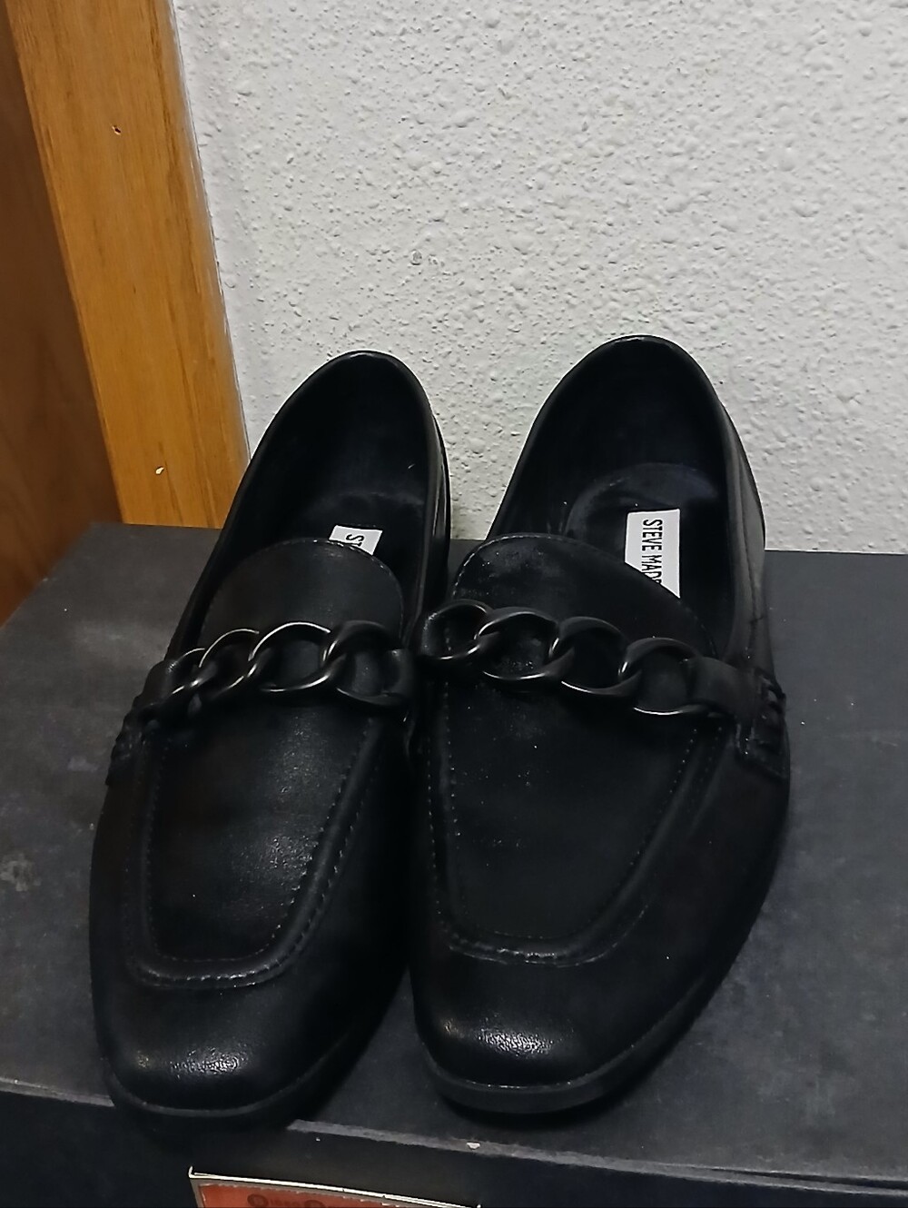 Steve Madden Black Leather Chain Loafers Women’s Size 8.5M